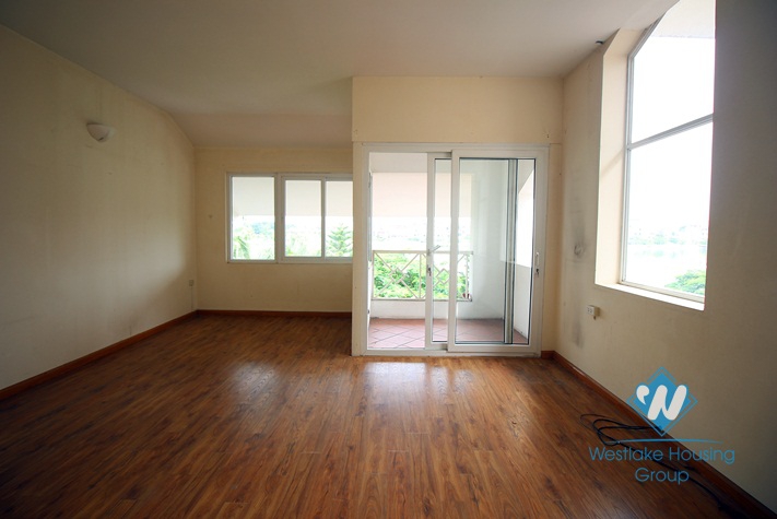 Lovely house with lake view for lease in Tu Hoa street